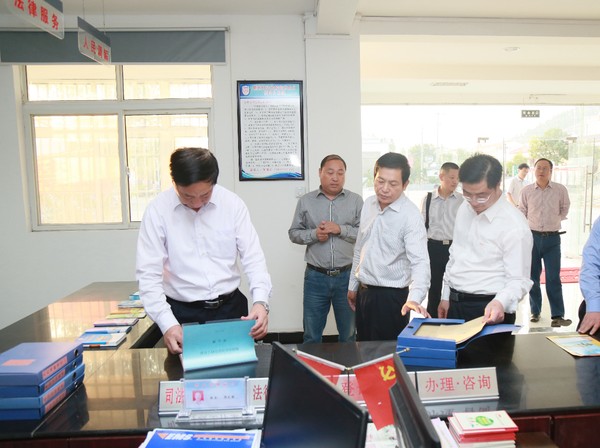 10.14省司法厅纪委书记胡之春来烈山区调研2.JPG