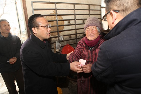 毛检慰问困难户 014.JPG