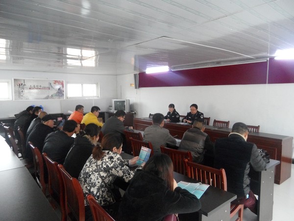 社区矫正人员学习全国两会精神.JPG