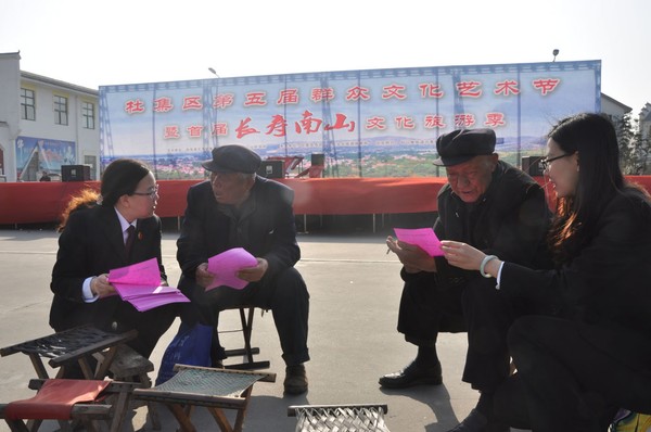 图为法律咨询现场.jpg