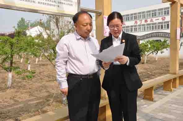 图为杜集区法院党组走访省人大代表黄正典.jpg