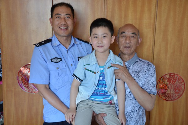 刘波和父亲儿子.jpg