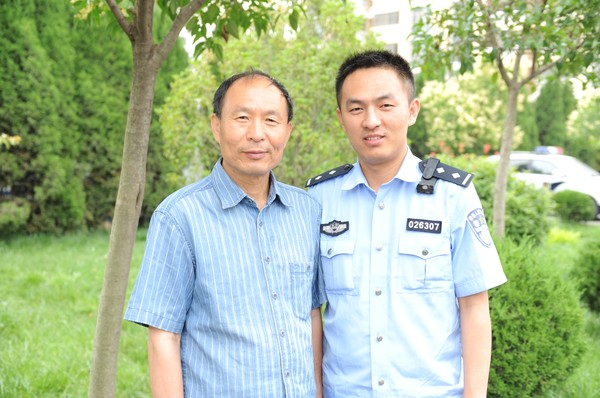邵若琰和他的父亲.jpg