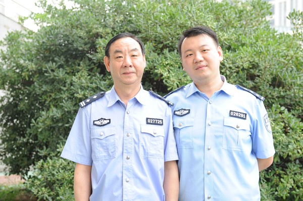 许奇和他的父亲.jpg