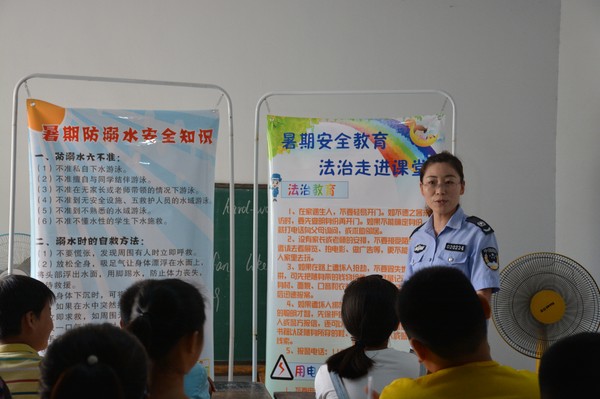 7月14日干警讲解安全知识.JPG