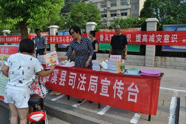 发放资料.jpg