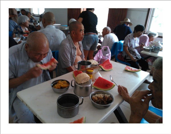 多举措防暑降温让老人安全度夏.png