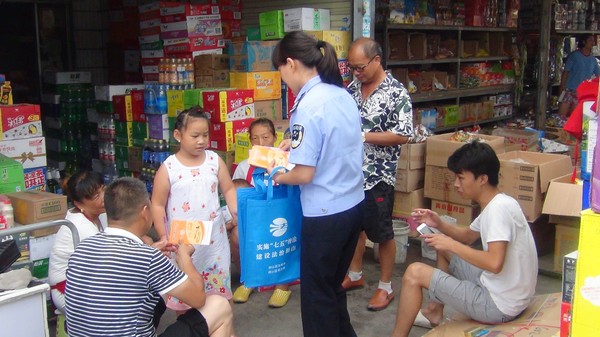 送法进商铺.JPG