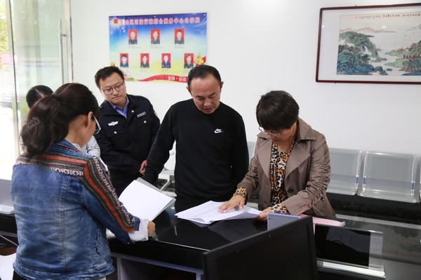 10.13市司法局局长刘继英一行来烈山区督查司法行政服务平台建设.JPG