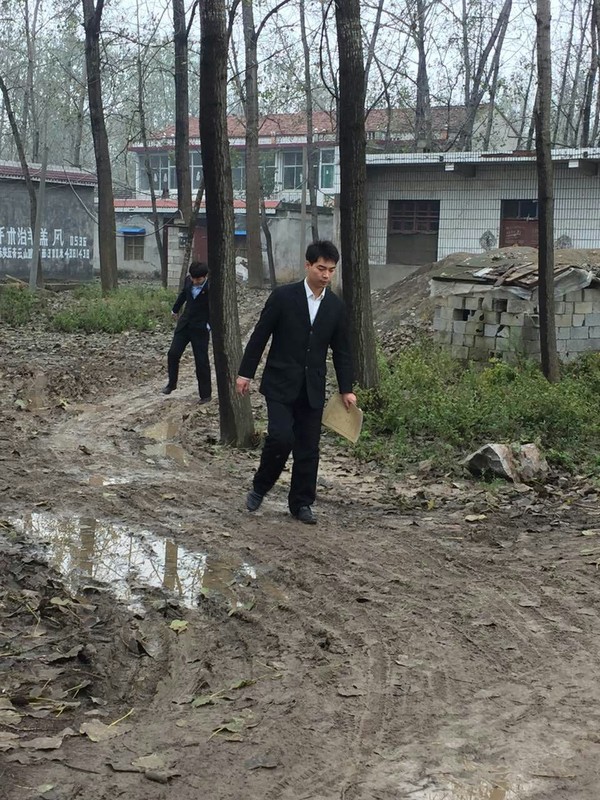 泥泞道路送达照片.jpg