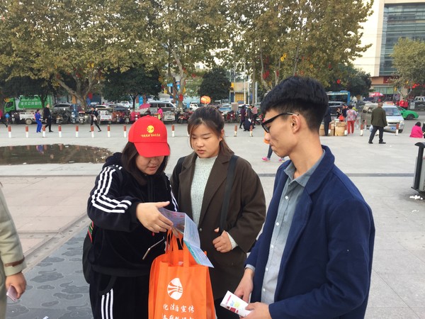 西办司法所“行走说法”进街区 法治意识入民心照片3.JPG