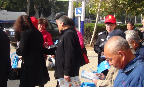 行走说法进社区 法律服务送万家 2.JPG