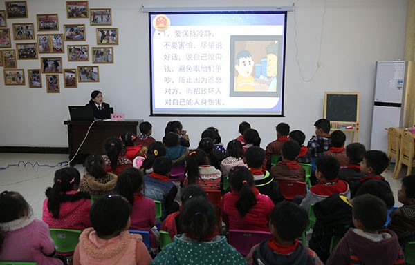 市检察院法治讲堂走进留守儿童之家.jpg