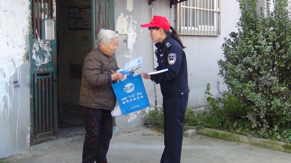 东山司法所上门普法,“零距离”服务群众2.JPG