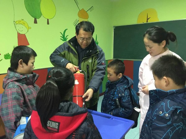 市福利中心开展消防安全疏散演练1.jpg