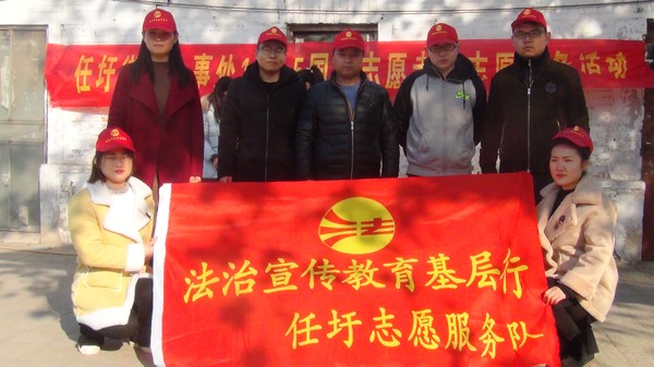 普法志愿者们.JPG