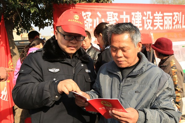 12.7烈山区司法局普法志愿服务队开展法律咨询活动1.JPG