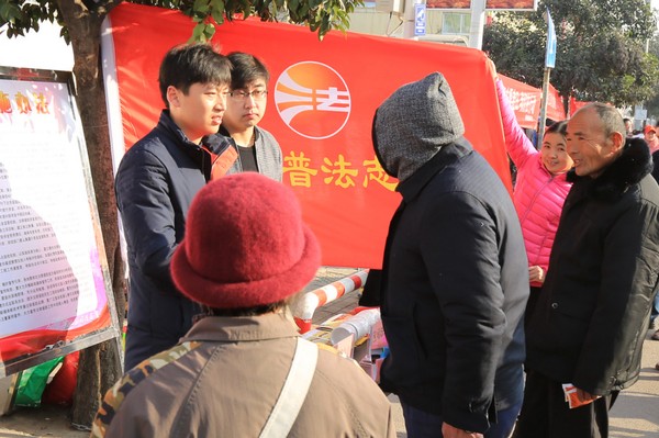 12.7烈山区司法局普法志愿服务队开展法律咨询活动3.JPG