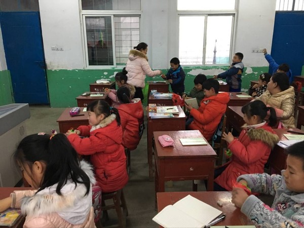 12.14烈山区司法局走进烈山中心校青谷小学上法制教育课受&ldquo;点赞&rdquo;2.jpg