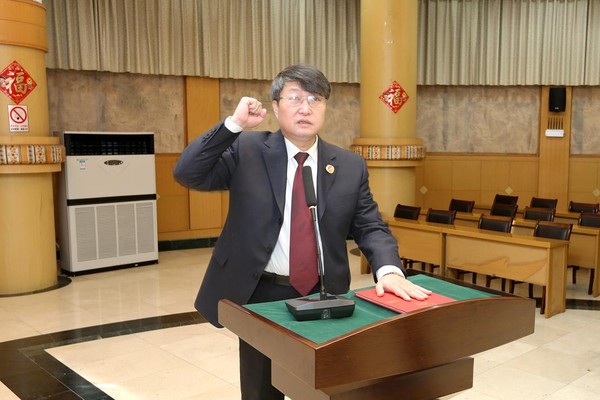 唐保银检察长宣誓.jpg