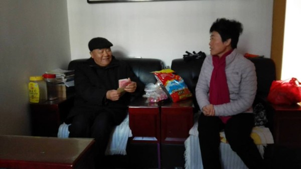 慰问退休干警.jpg
