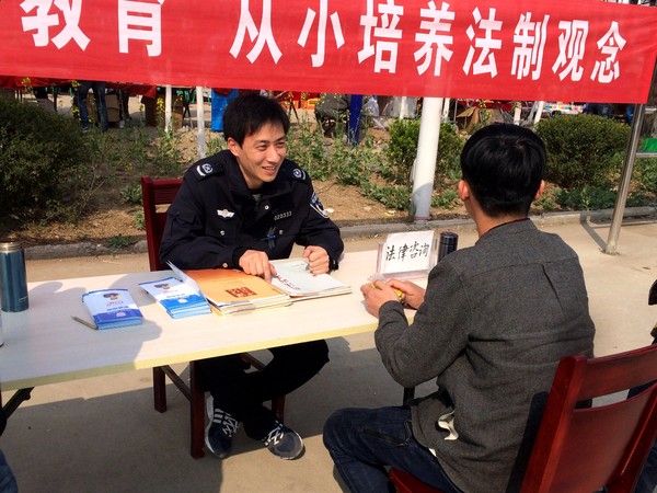 3.27古饶司法所开展法制宣传进社区活动.JPG