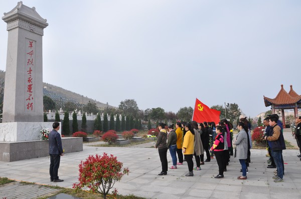 烈山区民政局祭扫先烈.JPG