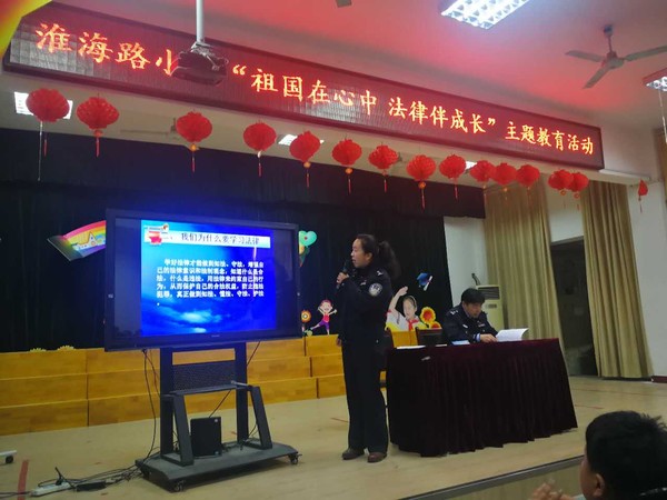 警花姐姐给我们上了一堂难忘的法制课.JPG