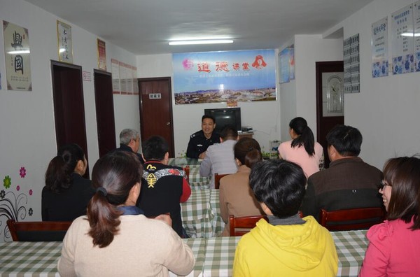 德法并进 法治讲堂进社区照片.jpg