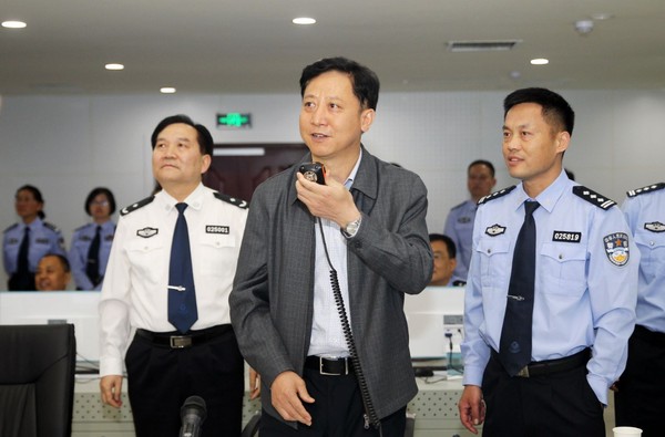 20170508黄书记调研智慧公安建设2.jpg