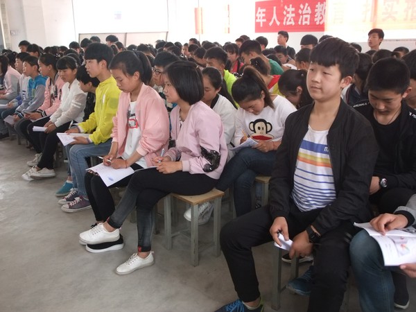 以“法律之水”浇灌“祖国之花”.jpg