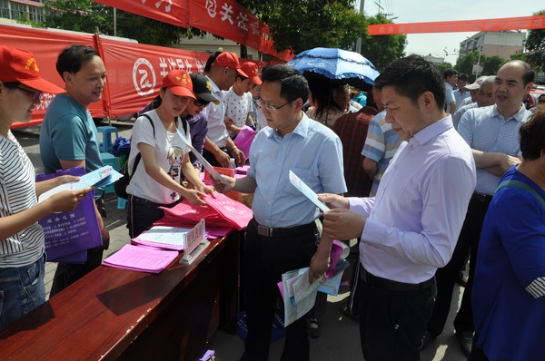 烈山区民政局参加全区民生工程集中宣传活动2 (2).JPG