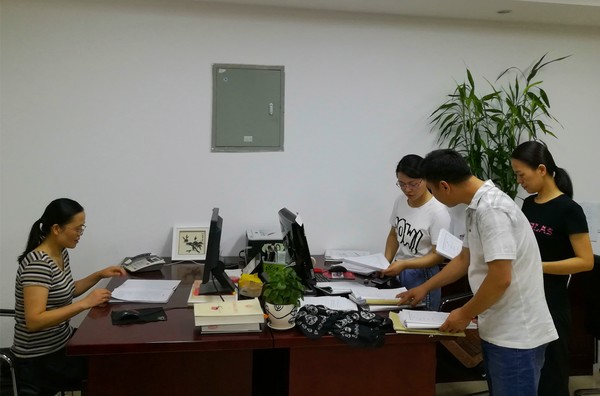 全院周末加班忙 齐心协力促审判.jpg