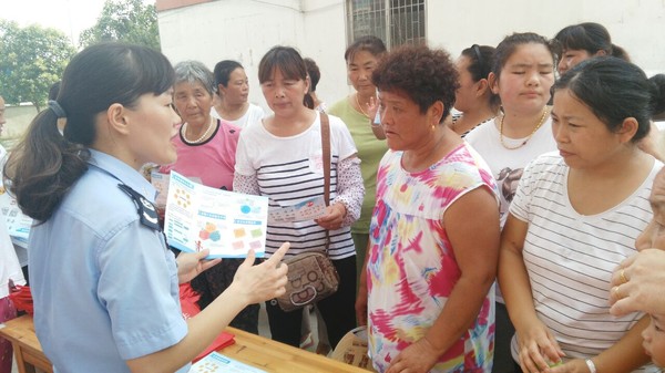 东山司法所开展“法在身边，你我同行”法治宣传活动.jpg