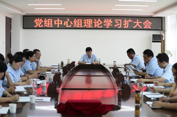 加强党组中心组理论学习推动“两学一做”学习教育 (2).JPG