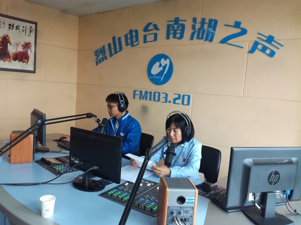 法官走进广播室 为民普法解疑难1 (1).jpg