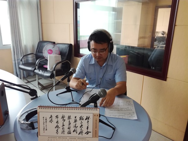 法官走进广播室 为民普法解疑难1 (3).jpg