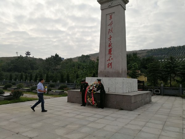 烈山区民政局开展烈士公祭活动1.jpg