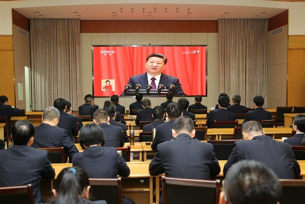 市检察院组织干警收看党的十九大开幕式 - 副本.jpg