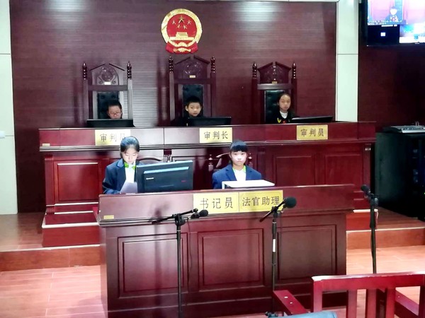 “法官妈妈”情系青少年  模拟法庭圆梦小法官1.jpg