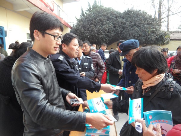 11月14日嘉文律师事务所联系宋疃司法所联合在宋疃雷山社区开展法制宣传活动.JPG