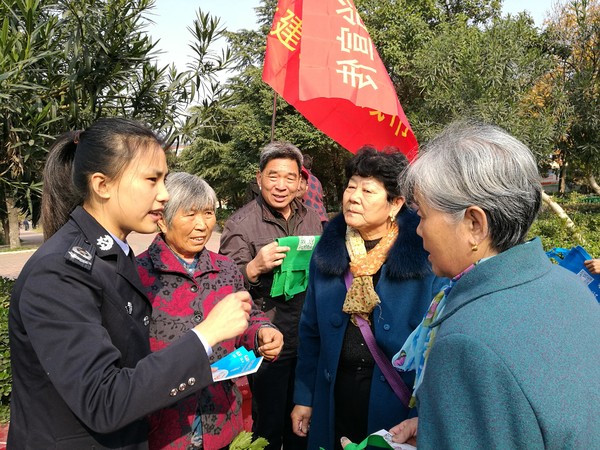“双联”普法进公园 (2).jpg