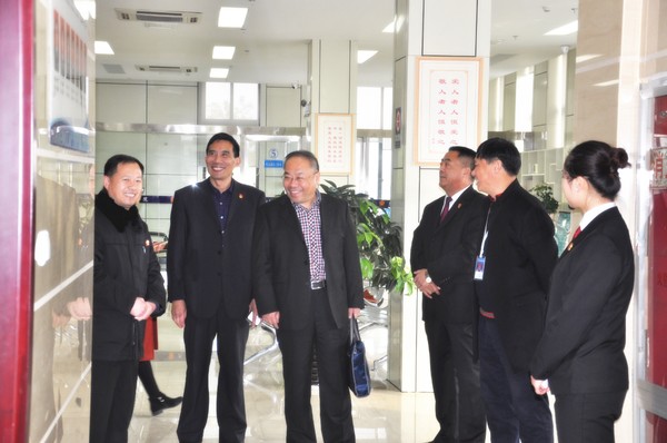 省高院领导视察烈山法院诉讼服务中心并给予高度肯定1.JPG
