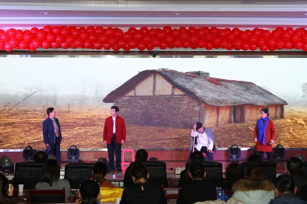 相山区举办2018年元旦“法润相山”法治文艺汇演 (3).JPG