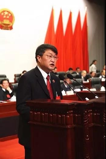 淮北市人民检察院党组书记、检察长唐保银向淮北市第十六届人大一次会议作检察工作报告.jpg