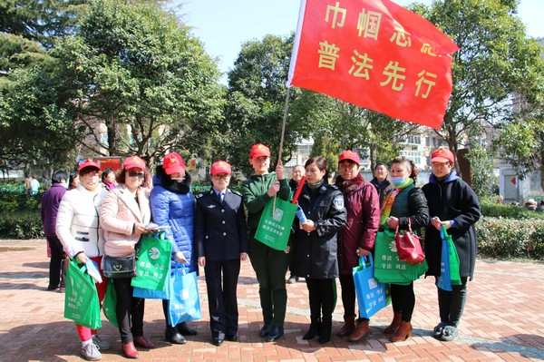 三堤口司法所创新社区服刑人员教育模式边学法边普法从罪犯到普法志愿者 (2).JPG