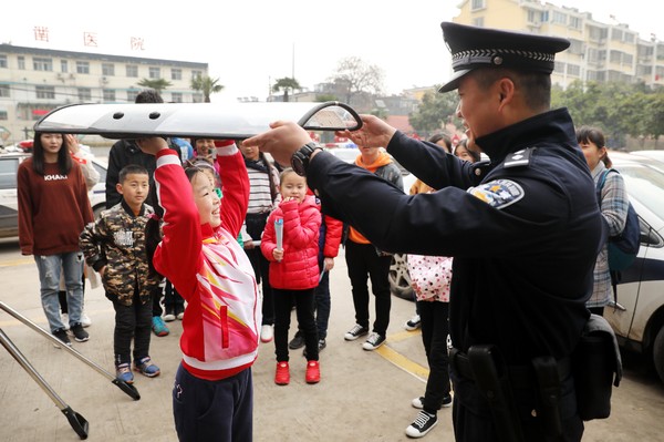 警营开放日 互动学知识  摄影 万善朝 (5) - 副本.JPG