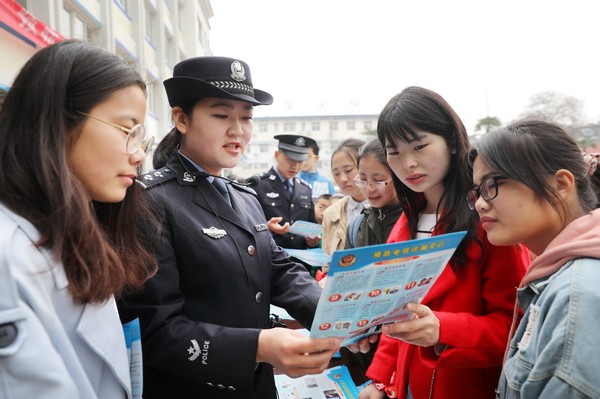 警营开放日 互动学知识  摄影 万善朝 (10) - 副本.JPG