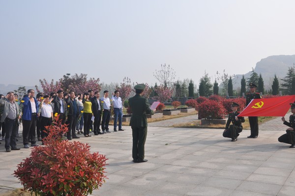 清明节祭扫 (1).JPG