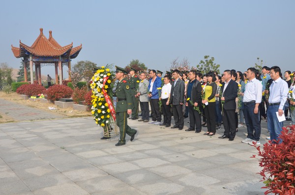 清明节祭扫 (3).JPG